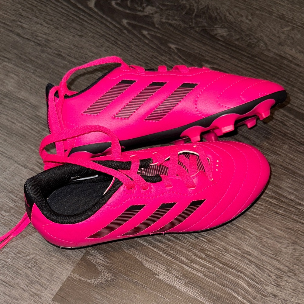 New Adidas kids Neon Pink Soccer Shoes soccer cleats sz 13.5